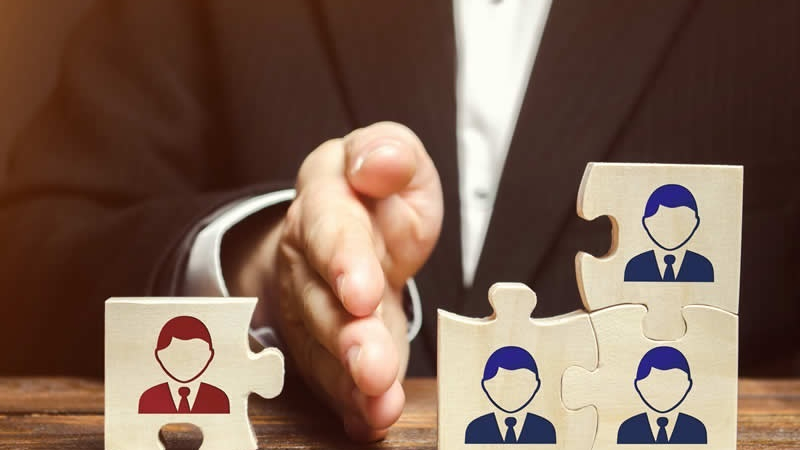 Trabajador independiente con colaboradores: no se presume relación de dependencia