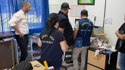 Un bibliotecario detenido por distribución de pornografía infantil