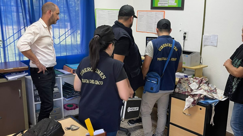 Un bibliotecario detenido por distribución de pornografía infantil