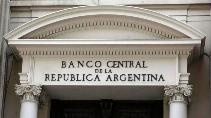 El Banco Central redujo la tasa de política monetaria al 32%