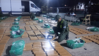 Embistió un control de Gendarmería y se fugó: decomisan una tonelada de marihuana