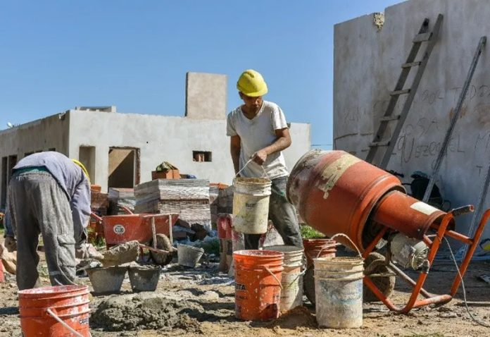 Construccion-ObraViviendas2023-696x478.jpg