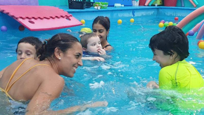 Presentan actividades acuáticas para niños con trastorno del espectro autista