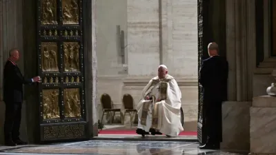 El Papa Francisco inauguró el Jubileo con la apertura de la Puerta Santa