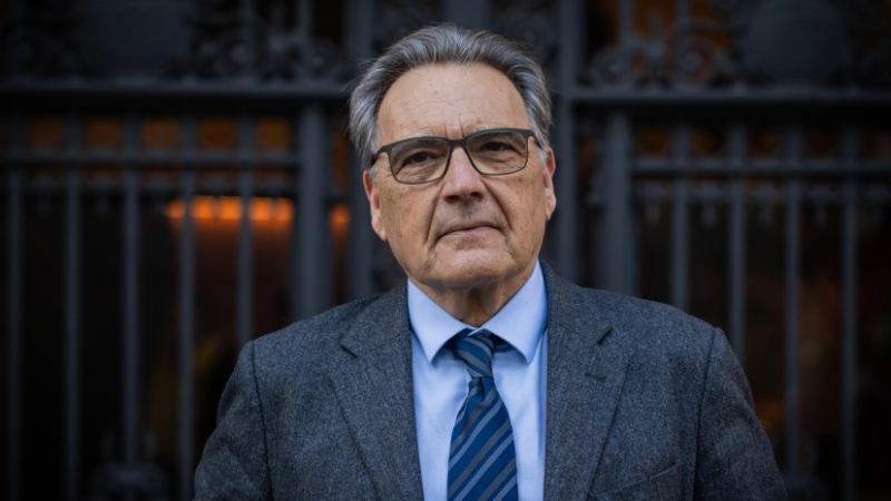 "A los médicos, un baño de humildad nos iría bien"