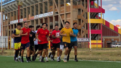 Sarmiento en marcha para el local y prueba jugadores
