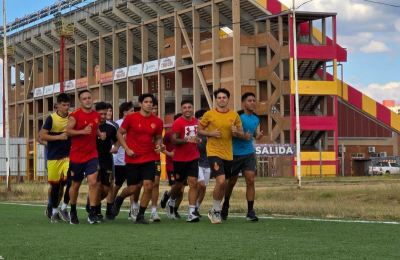 Sarmiento en marcha para el local y prueba jugadores