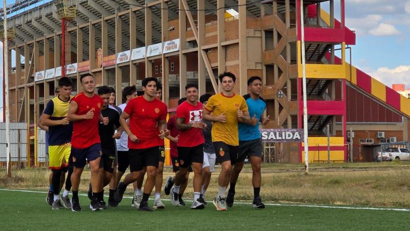 Sarmiento en marcha para el local y prueba jugadores