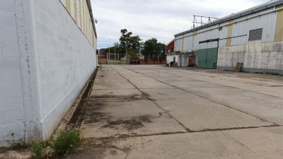 Bandidos en motocicleta y armados se llevan millonario botín de un predio