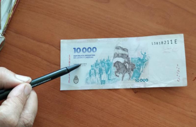 Advierten sobre la circulación de billetes falsos de diez mil pesos