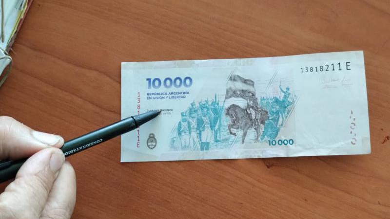Advierten sobre la circulación de billetes falsos de diez mil pesos