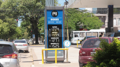 Los combustibles subieron 2% a pesar de que el Gobierno postergó el alza de un impuesto