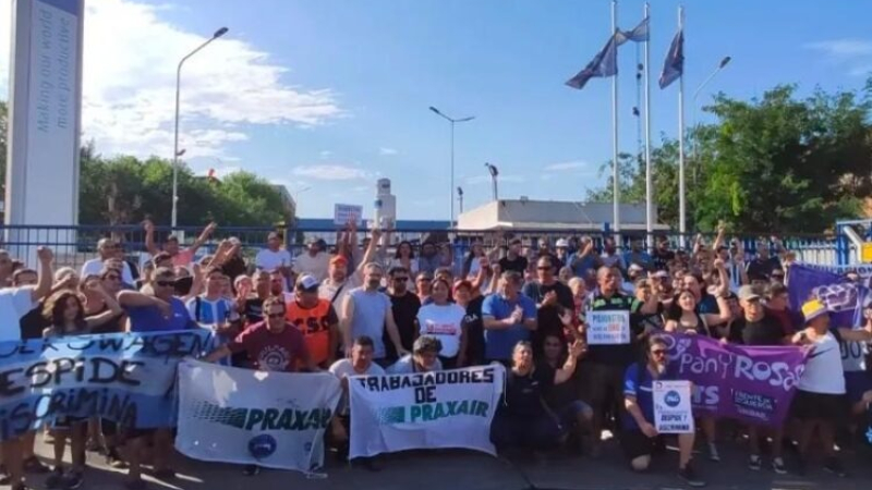 Trabajadores químicos analizan un paro nacional