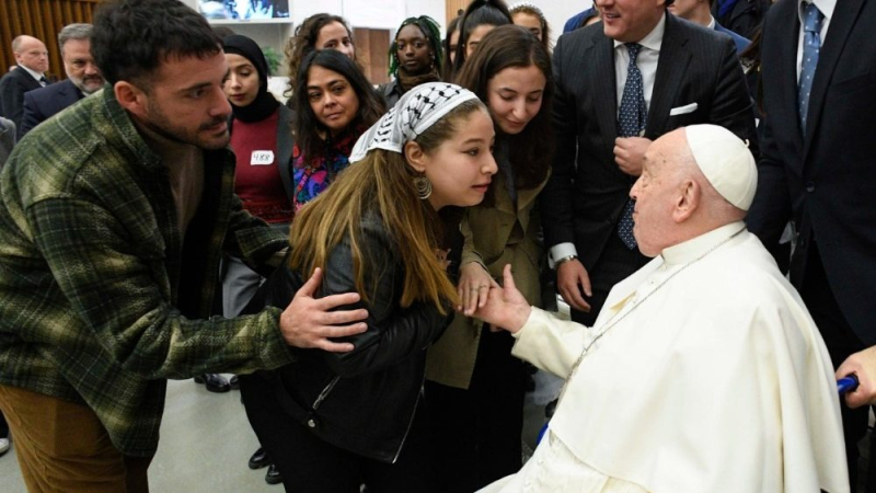 El Papa recibió a jóvenes israelíes y palestinos en un histórico encuentro
