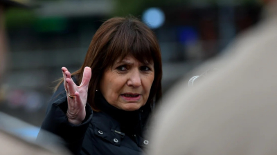 Bullrich recibió reclamos por salarios más altos para los gendarmes y prometió casas del Procrear