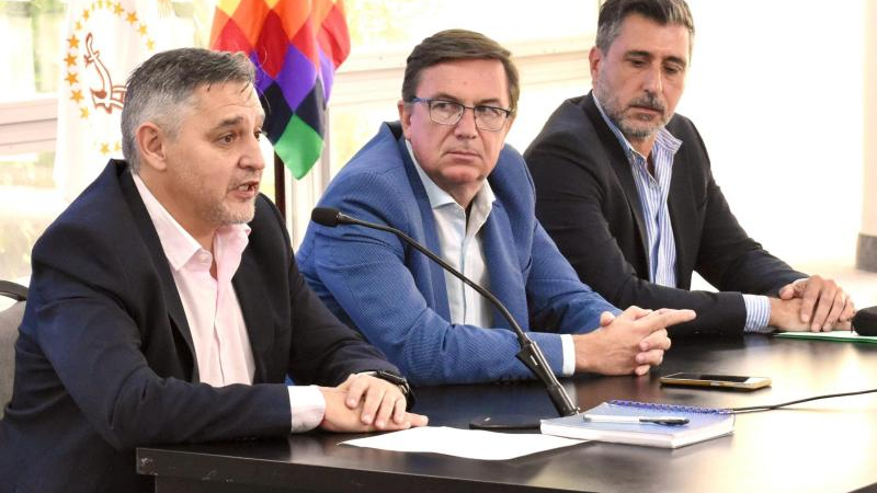 Gobierno anunció el pago de deudas a empleados públicos y ayuda escolar