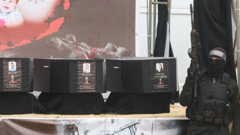 Hamás convirtió en un macabro show la entrega de los cuerpos de niños argentinos