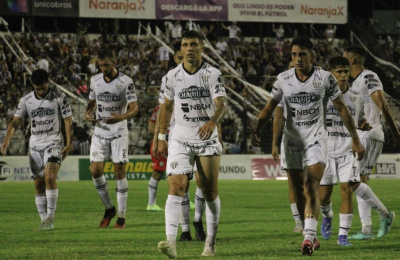 For Ever: Maxi Romero se mete de "5" para enfrentar a Colón