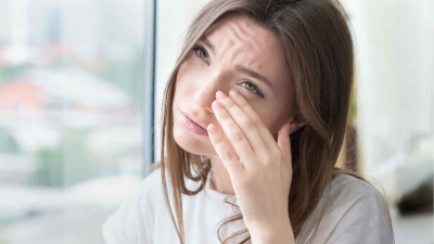 Por qué frotarse los ojos puede ser perjudicial para tu salud