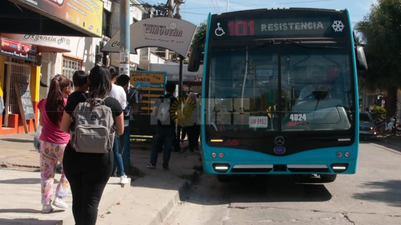 Algunas líneas de colectivos funcionan hoy con horario reducido