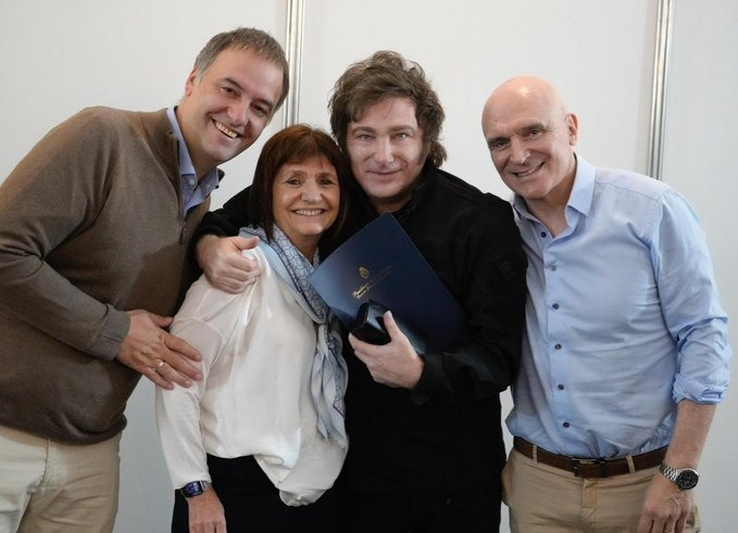 milei bullrich expoagro.jpg