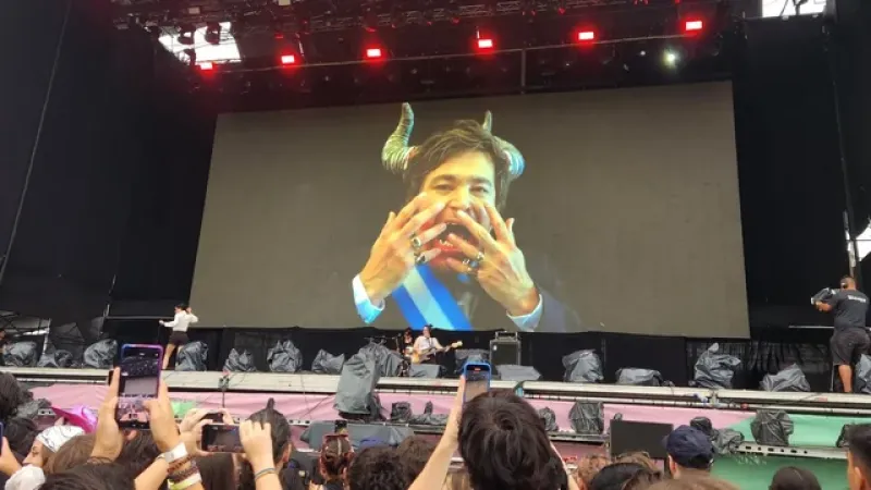 Milei diabólico en el Lollapalooza: comunicado de la banda que lo proyectó