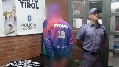Alterado, intentaba vender una camiseta a bajo costo amenazando con un cuchillo: fue detenido
