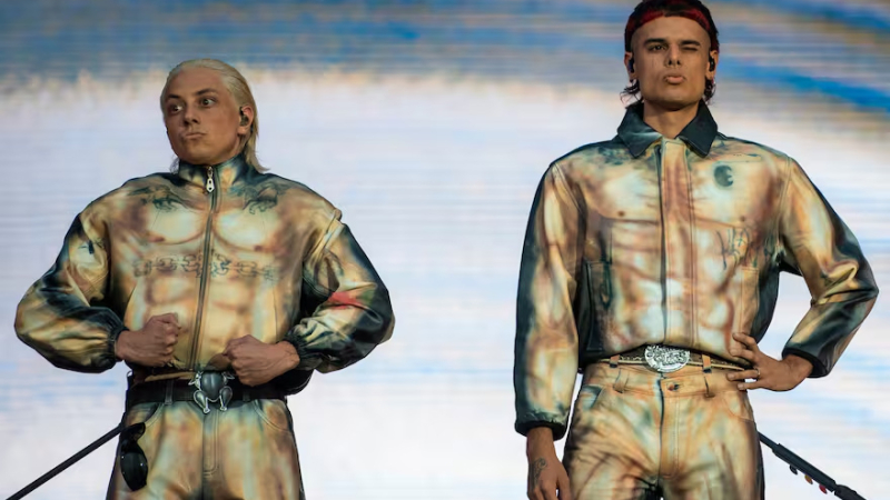 CA7RIEL & Paco Amoroso estarán con Jimmy Fallon: cuándo y cómo verlos