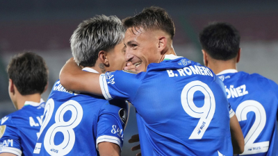 Vélez: goleada en Paraguay y a la cima