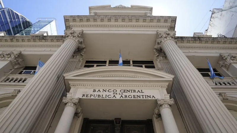 Credibilidad del nuevo esquema cambiario y guerra comercial, principales desafíos de la economía argentina