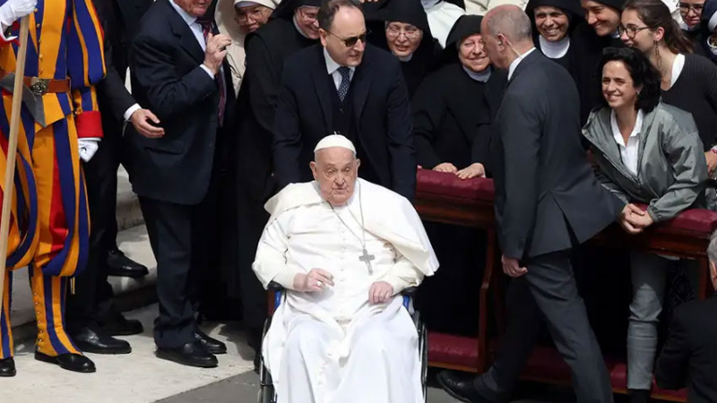 El papa Francisco reapareció en la Basílica de San Pedro