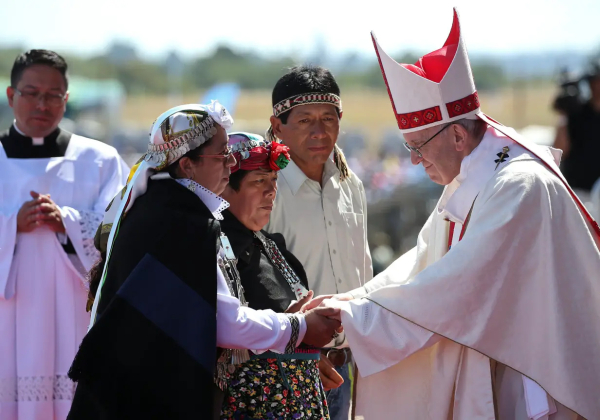 El pueblo mapuche se encuentra con el papa Francisco durante una misa en la base aérea Maquehue Temuco, en Temuco, Chile, el 17 de enero de 2018. ALESSANDRO BIANCHI - X90015.