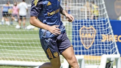 Boca se enfrenta con Lanús en busca de su único objetivo