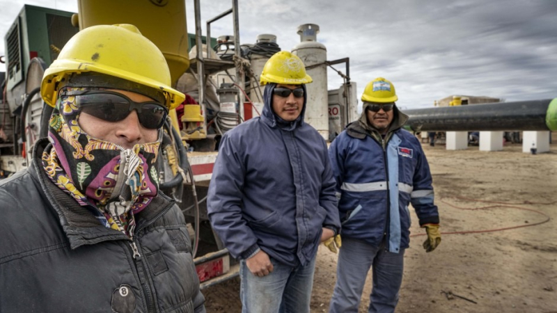 La empresa que tenía que terminar el gasoducto de Vaca Muerta abandonó la obra por falta de pago