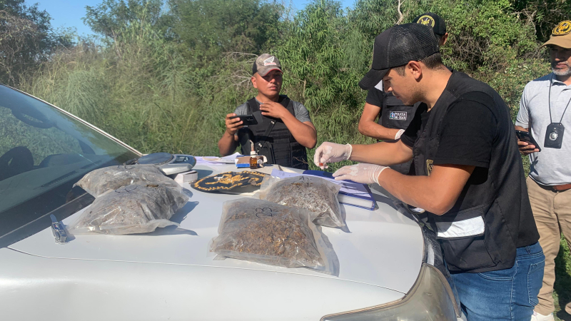 Se escaparon tras descartar más de 13 kilos de marihuana