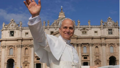 León XIV asumió el papado con un llamado a "construir un mundo donde reine la paz"