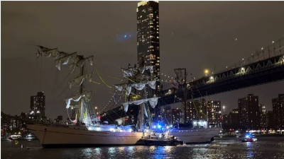 Un buque escuela mexicano chocó contra el Puente de Brooklyn: dos muertos
