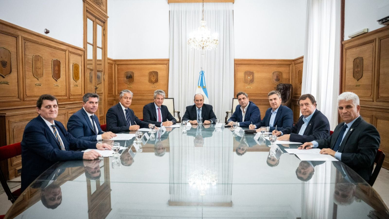 "Dólares del colchón": Zdero firmó el convenio de adhesión del Chaco