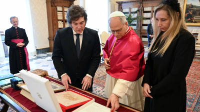 El Papa viajará a la Argentina: se lo confirmó a Milei en una extensa reunión