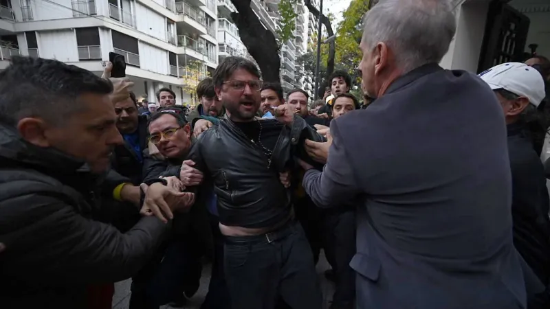Detuvieron a Juan Grabois tras haber ocupado el Instituto Juan Domingo Perón