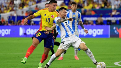 La Scaloneta, con el capitán Messi y el once de gala, enfrenta a Colombia