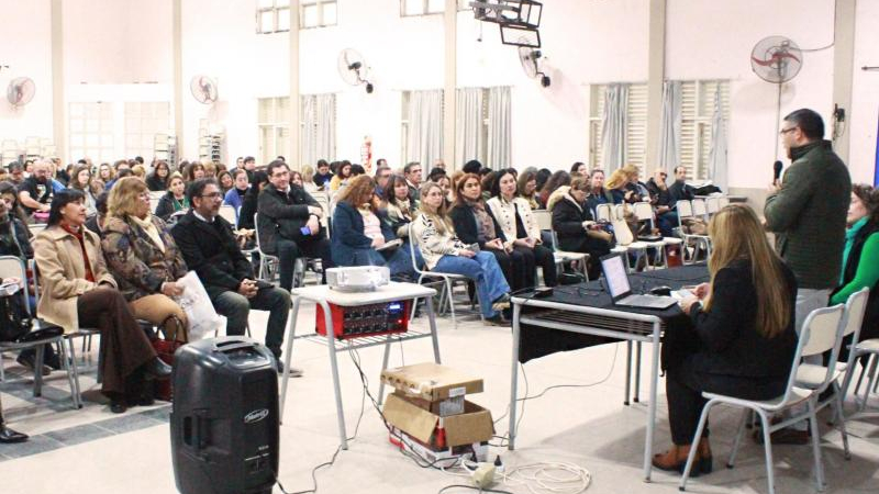 Directores de primaria y secundaria analizaron pruebas estudiantiles