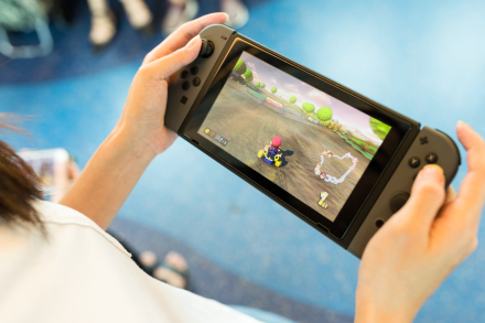 25118900_hong-kong-19-may-2017-woman-holding-a-nintendo-switch-with-pl.jpg