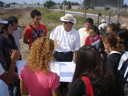 alabe estudiantes arquitectura.JPG