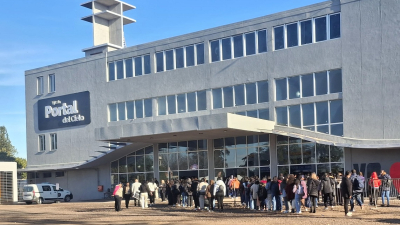 Gran fervor y expectativa en Resistencia por la llegada de Milei al megatemplo evangélico