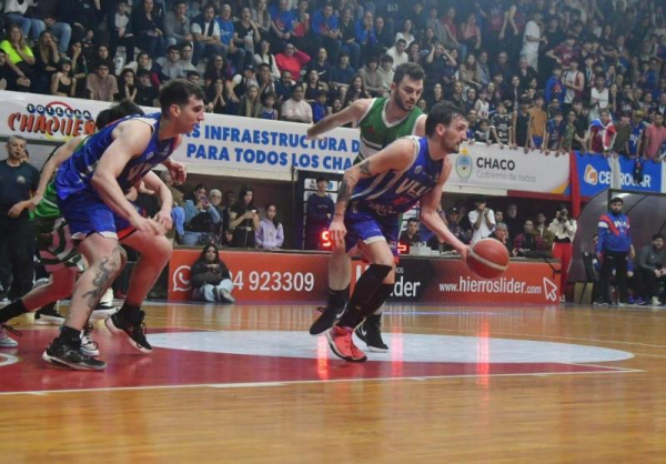<p>Favio Vieta fue clave en la reacción de Villa San Martín que se impuso en tiempo suplementario 79 a 74. El escolta aportó 24 puntos.</p>