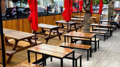 Balcones gastronómicos en la vía pública