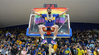 Sebastián Vega, el bicampeón de Boca que celebró con la bandera LGBT