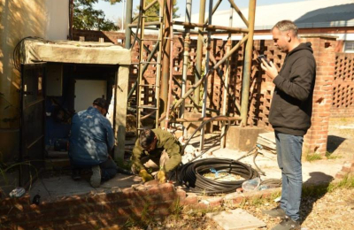 Solucionan problema de agua en complejo educativo de Fontana