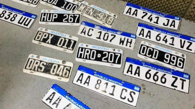 La Municipalidad alertó sobre la ilegalidad de circular con placas de plástico o vinilo